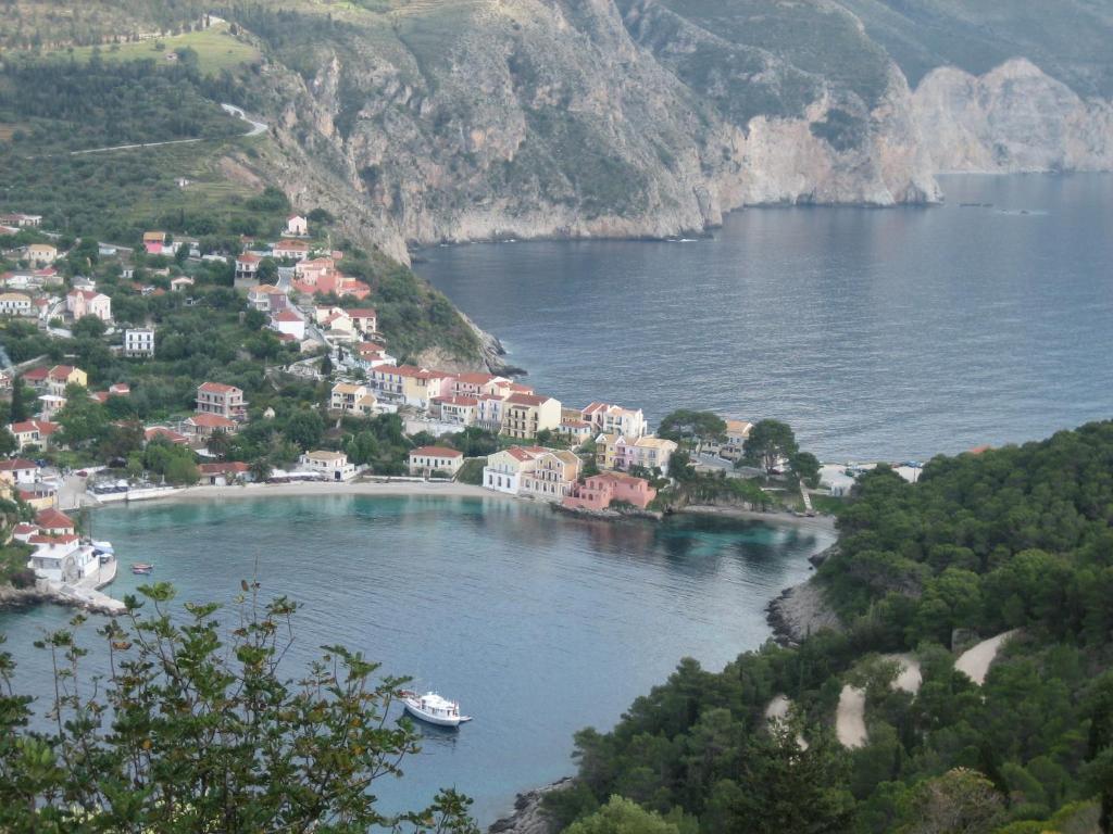 Superb Villa With Private Pool Peaceful Location Sami  Room photo